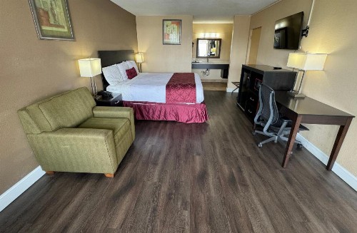 Rodeway Inn - image 21