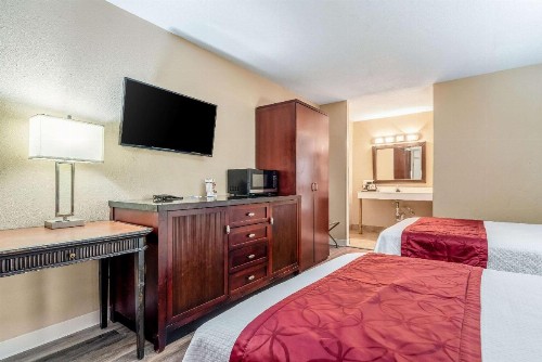Rodeway Inn - image 22