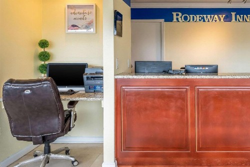 Rodeway Inn - image 4