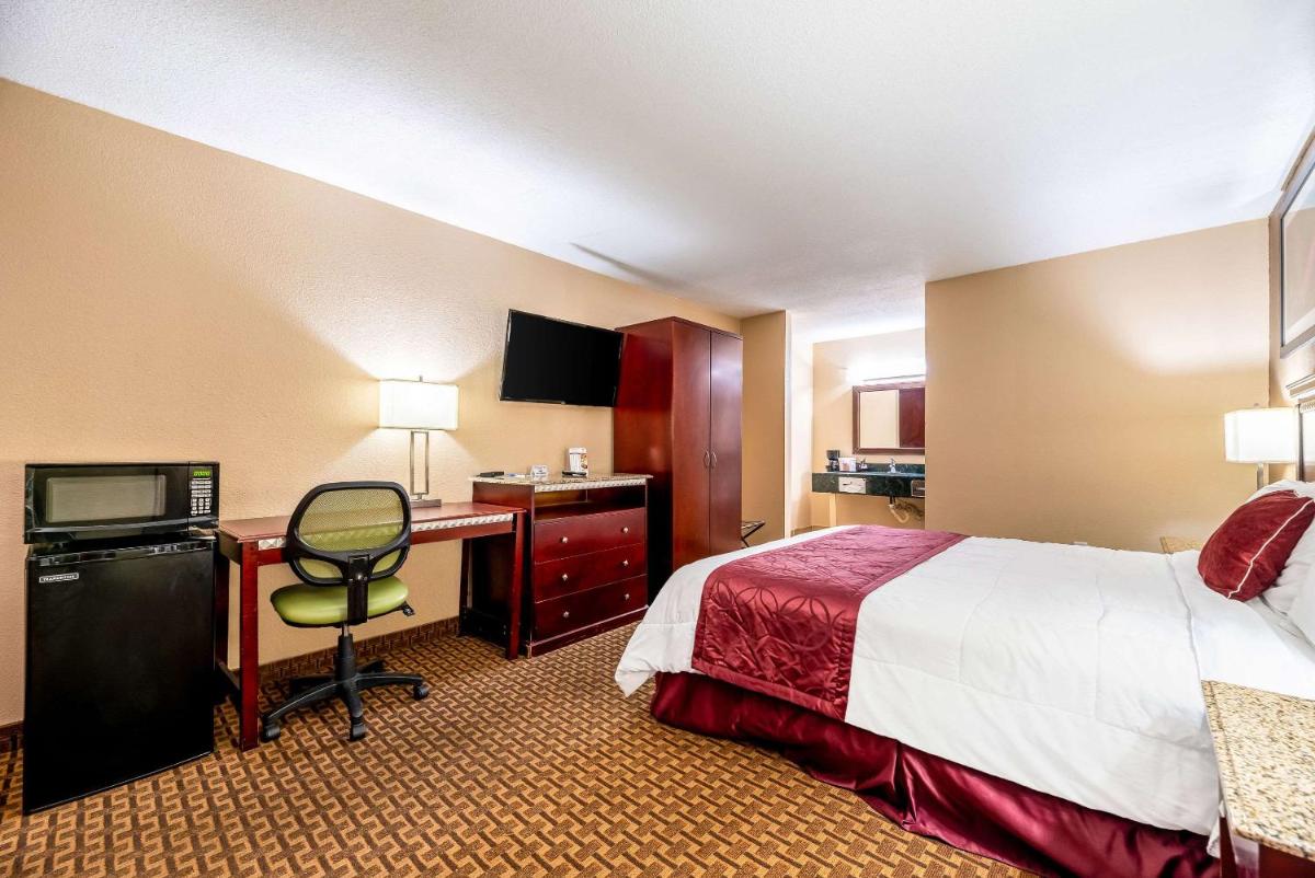 Rodeway Inn - image 6