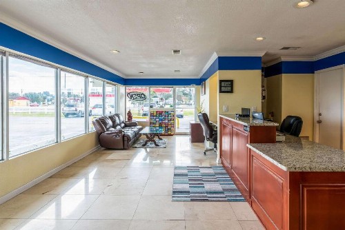 Rodeway Inn - image 8