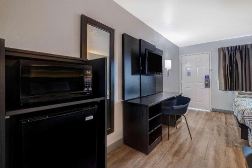 Motel 6-Buttonwillow CA Central - image 13