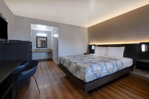 Motel 6-Buttonwillow CA Central - image 14