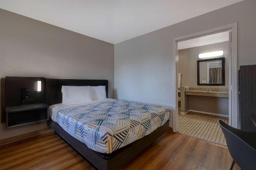 Motel 6-Buttonwillow CA Central - image 15