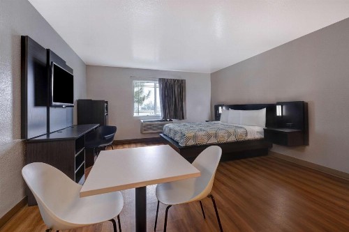 Motel 6-Buttonwillow CA Central - image 4