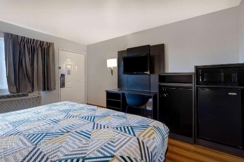 Motel 6-Buttonwillow CA Central - image 6