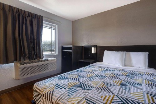 Motel 6-Buttonwillow CA Central - image 8