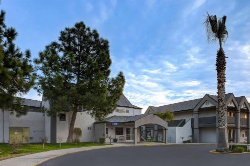 Motel 6-Buttonwillow CA Central - image 9