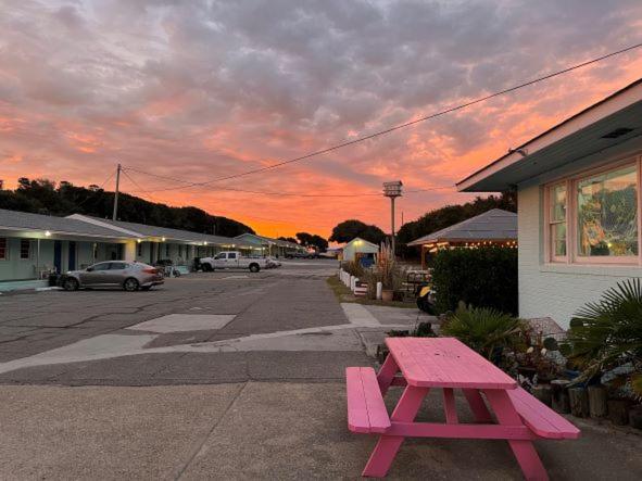 Swell Motel - main image