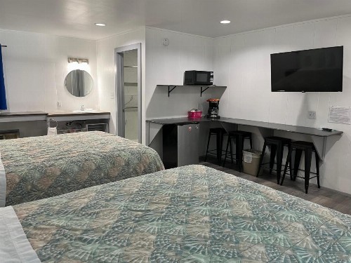Swell Motel - image 32