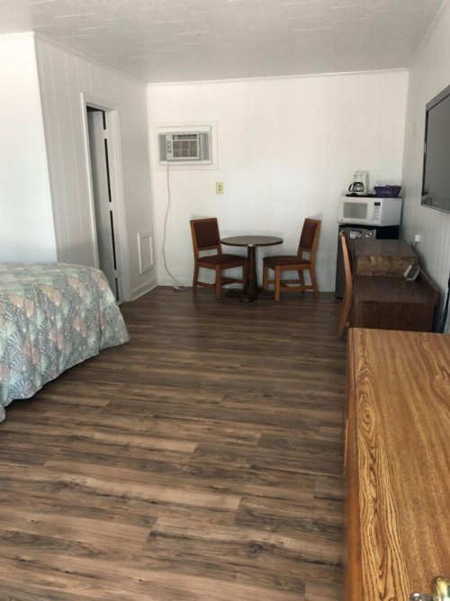 Swell Motel - image 8