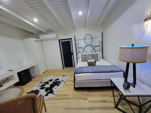 Luichy's Guest House - image 12