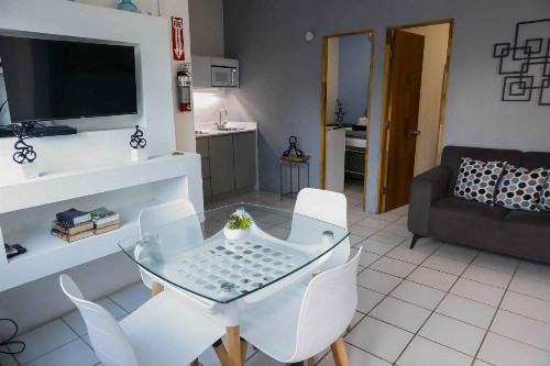 Luichy's Guest House - image 40