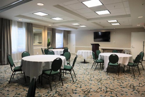 Hilton Garden Inn Calabasas - image 22