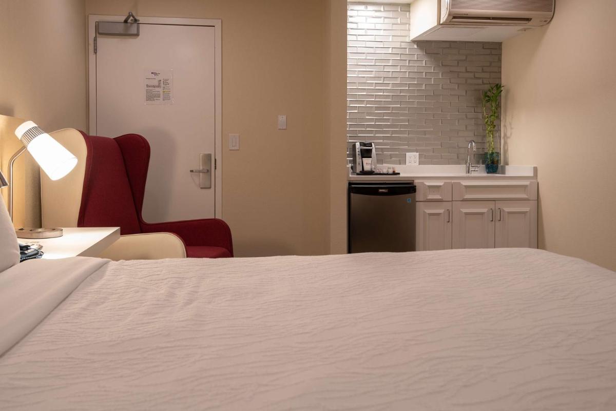 Hilton Garden Inn Calabasas - image 7