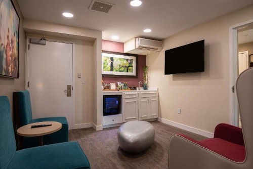 Hilton Garden Inn Calabasas - image 9