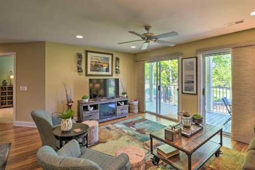 Calabash Condo with Large Balcony and Pool Access