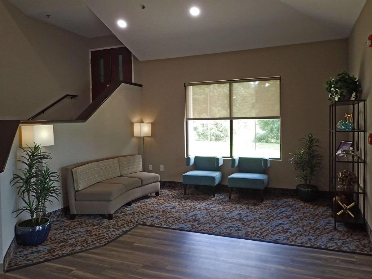 Red Roof Inn & Suites California MD - NAVAIR - image 3