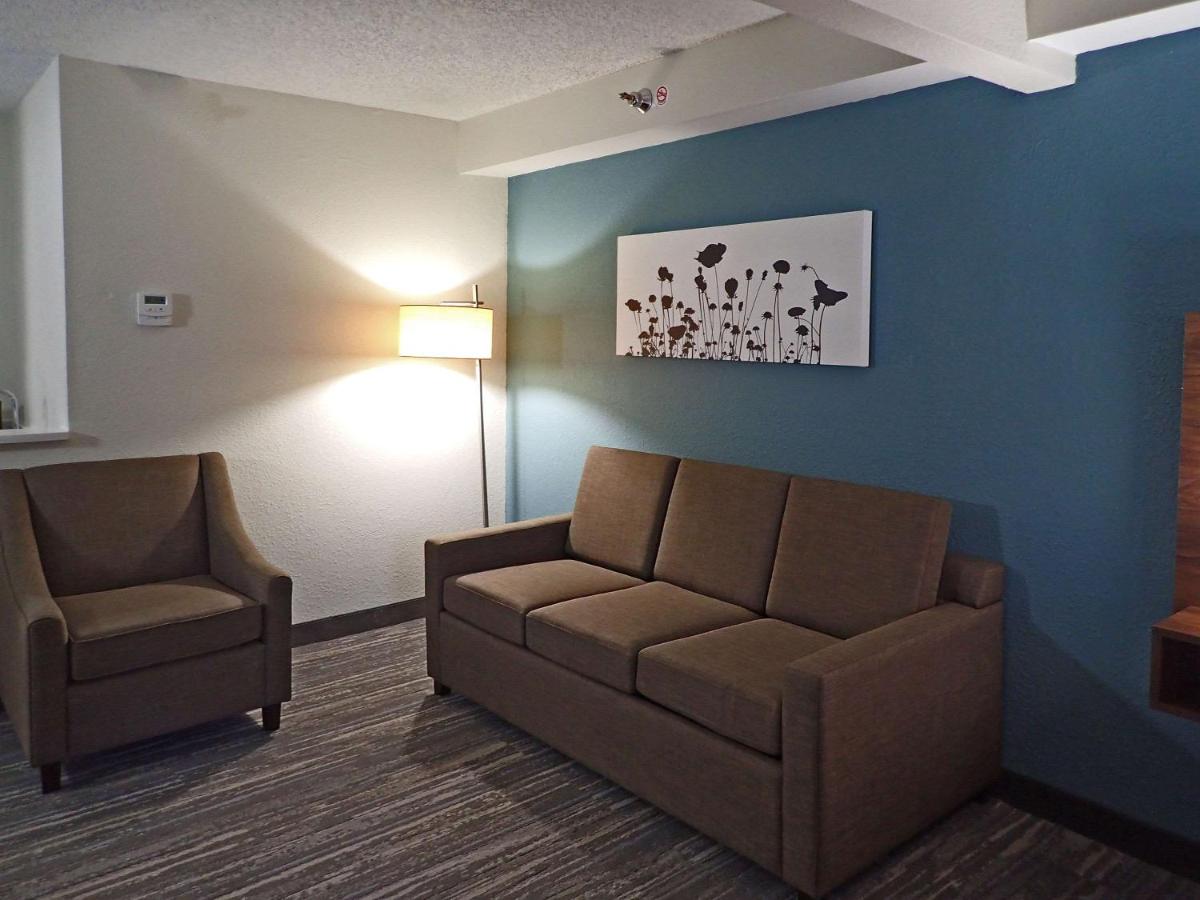 Red Roof Inn & Suites California MD - NAVAIR - image 5