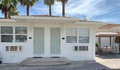 Carlin's Cottage Court - image 2