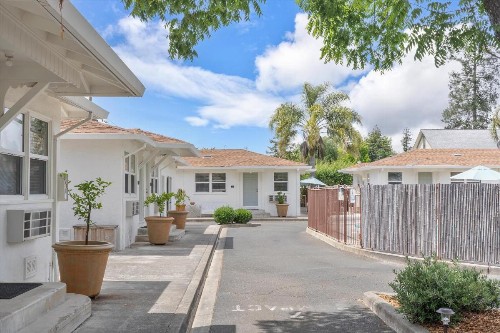 Carlin's Cottage Court - image 32
