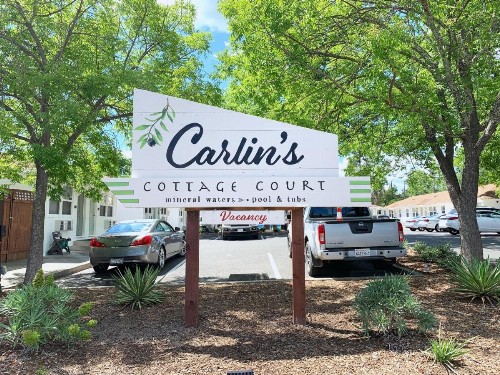 Carlin's Cottage Court - image 5
