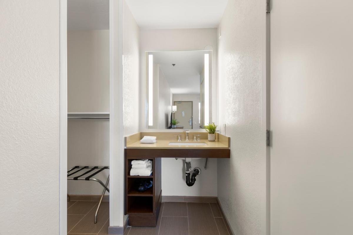 Good Nite Inn Camarillo - image 3