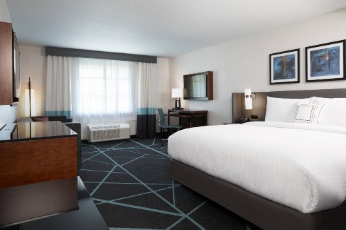 Fairfield Inn & Suites By Marriott Camarillo - image 11
