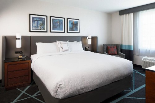 Fairfield Inn & Suites By Marriott Camarillo - image 18