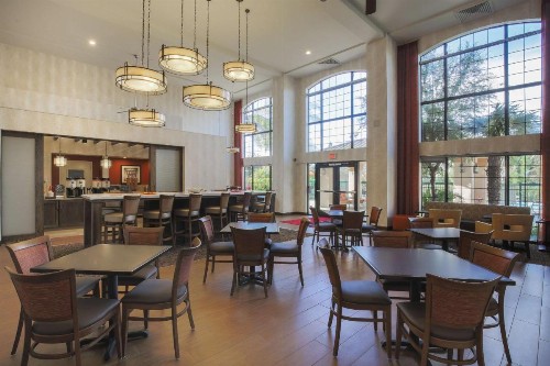 Hampton Inn & Suites Camarillo - image 11