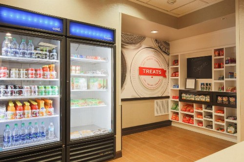 Hampton Inn & Suites Camarillo - image 12