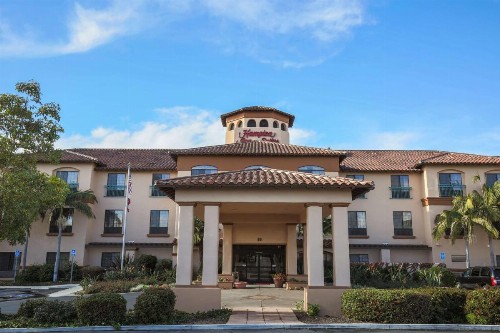 Hampton Inn & Suites Camarillo - image 2