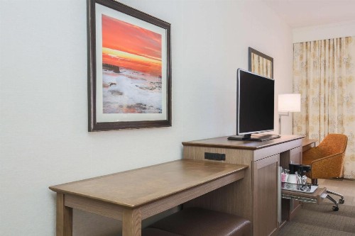 Hampton Inn & Suites Camarillo - image 21