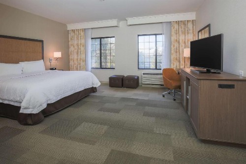 Hampton Inn & Suites Camarillo - image 25