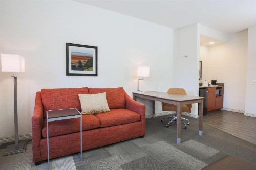 Hampton Inn & Suites Camarillo - image 28