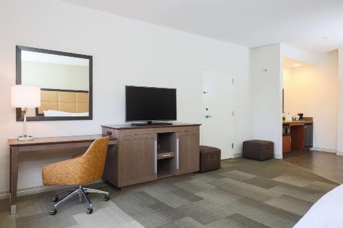 Hampton Inn & Suites Camarillo - image 31