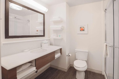 Hampton Inn & Suites Camarillo - image 36