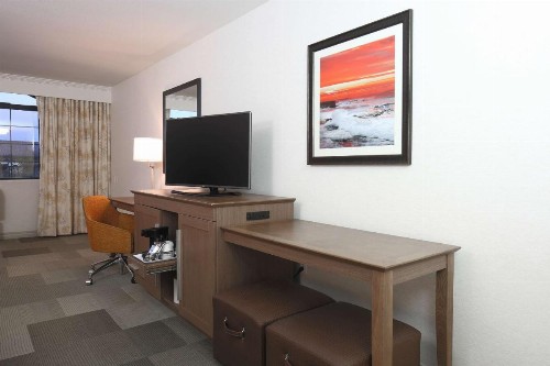 Hampton Inn & Suites Camarillo - image 38