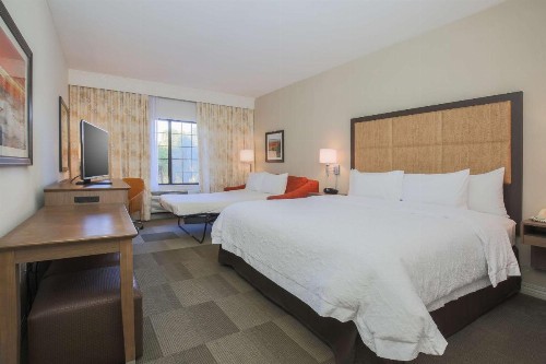 Hampton Inn & Suites Camarillo - image 39