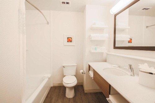 Hampton Inn & Suites Camarillo - image 40