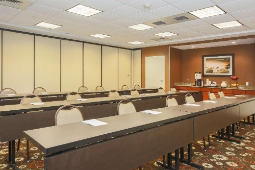 Hampton Inn & Suites Camarillo - image 45