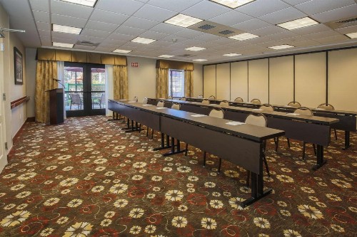 Hampton Inn & Suites Camarillo - image 46