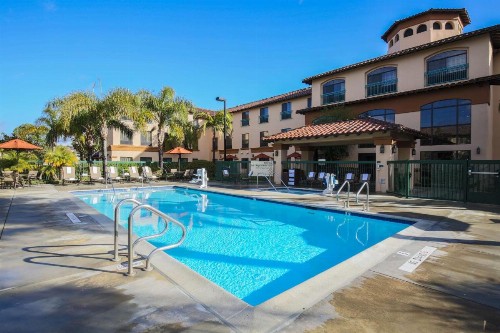 Hampton Inn & Suites Camarillo - image 9