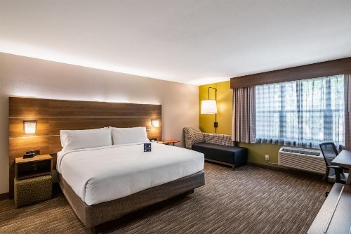 Holiday Inn Express & Suites Camarillo an IHG Hotel - image 13
