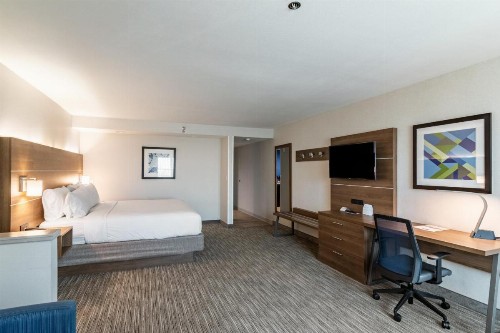 Holiday Inn Express & Suites Camarillo an IHG Hotel - image 14