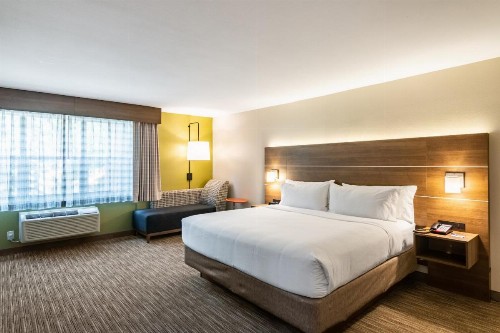 Holiday Inn Express & Suites Camarillo an IHG Hotel - image 17