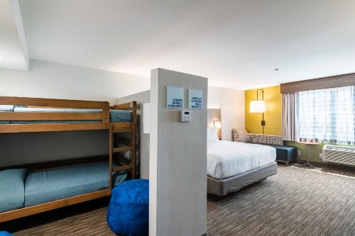 Holiday Inn Express & Suites Camarillo an IHG Hotel - image 18