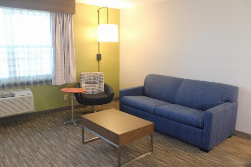 Holiday Inn Express & Suites Camarillo an IHG Hotel - image 22