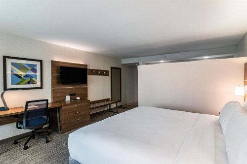 Holiday Inn Express & Suites Camarillo an IHG Hotel - image 30
