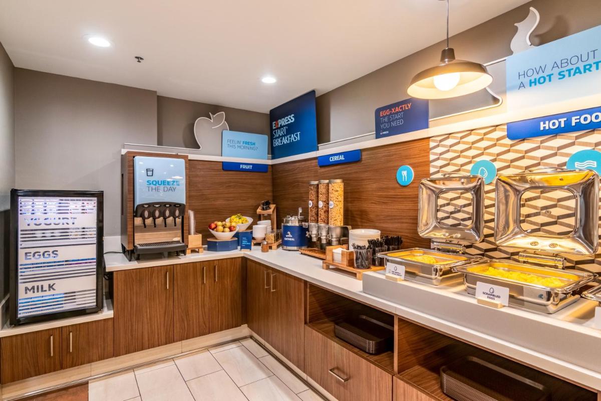 Holiday Inn Express & Suites Camarillo an IHG Hotel - image 7